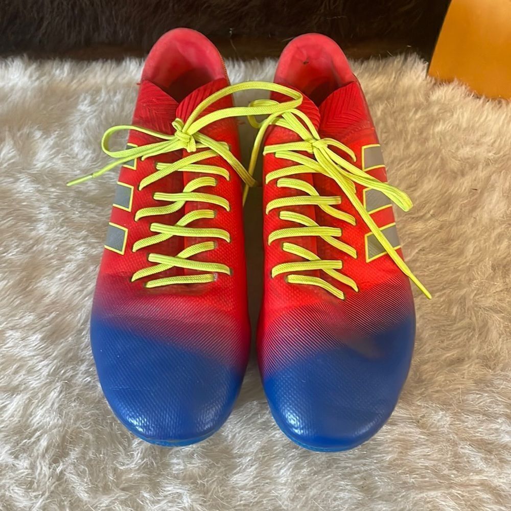 Adidas soccer cleats 5.5 (4850)